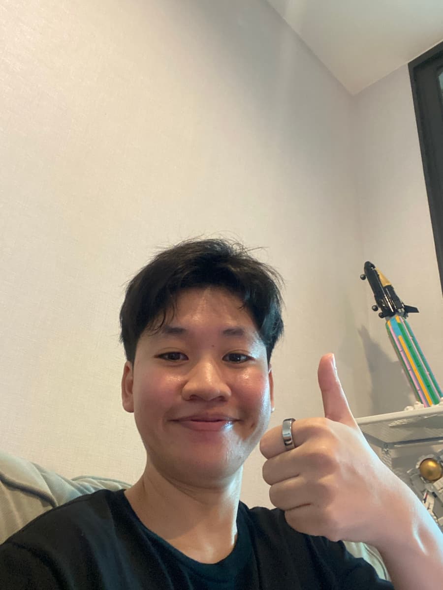 ฟองยกนิ้วชวนให้ทักแชท